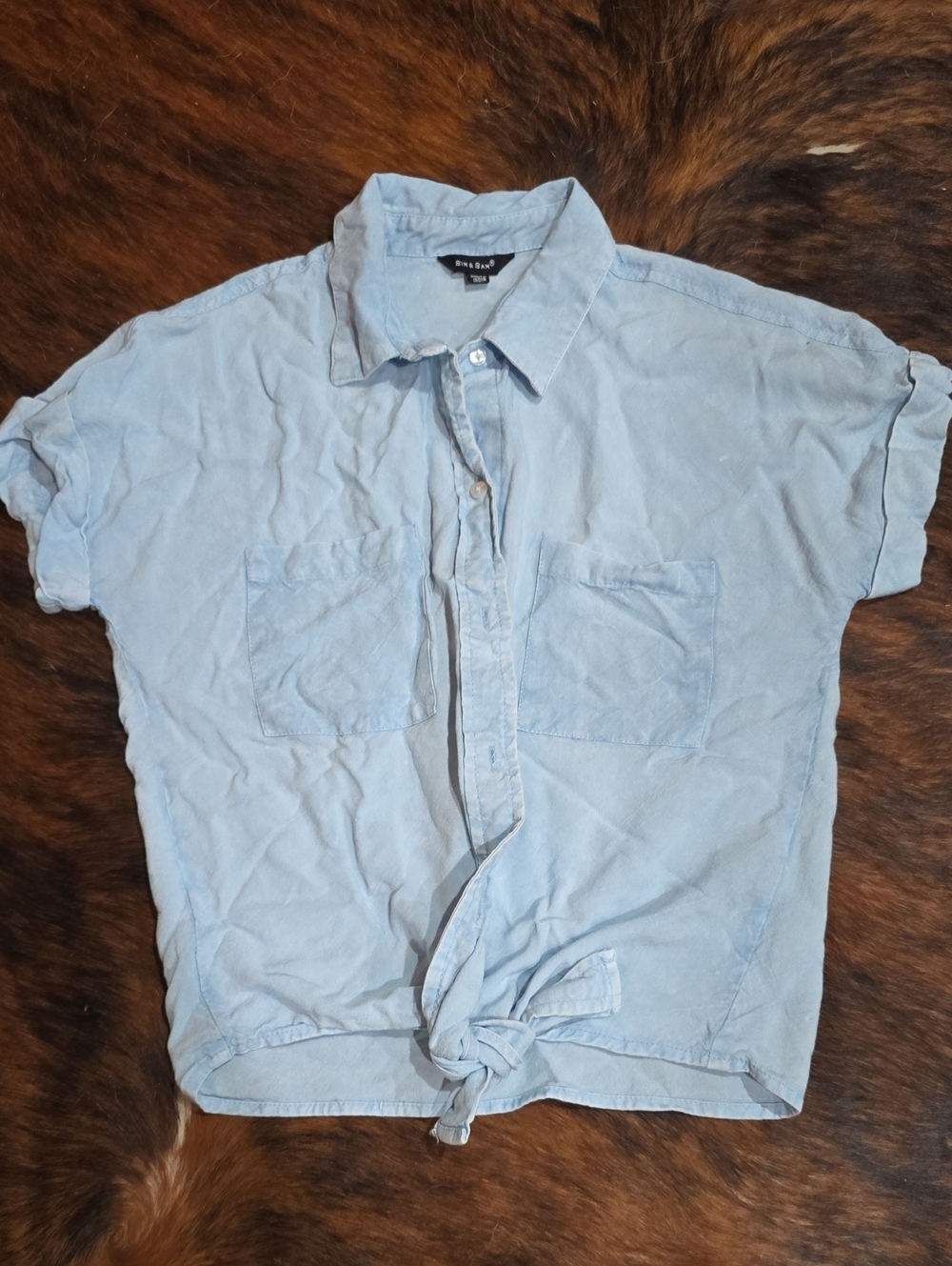 i Light Blue Short Sleeve Button-Down Shirt